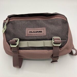 Dakine 2L waist pouch Dusty pink, gently used
